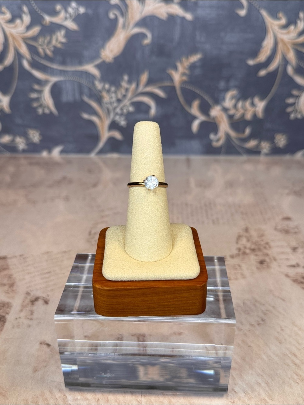 Gold Tone Solitaire Clear Crystal Ring Size 7 Costume Jewelry D54